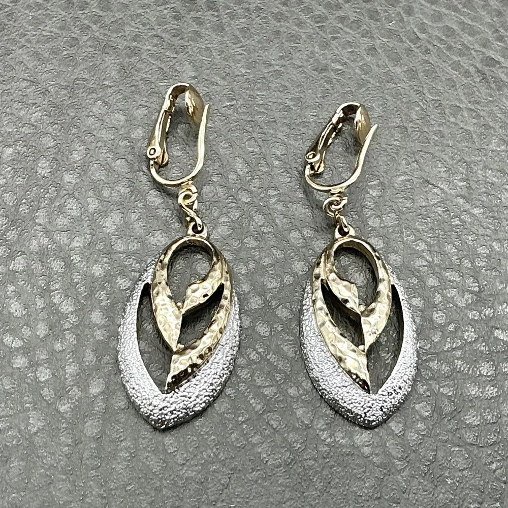 Sarah Coventry Dangle Earrings Clip On Gold Silver Tone‎ Textured Oval 2 Inch